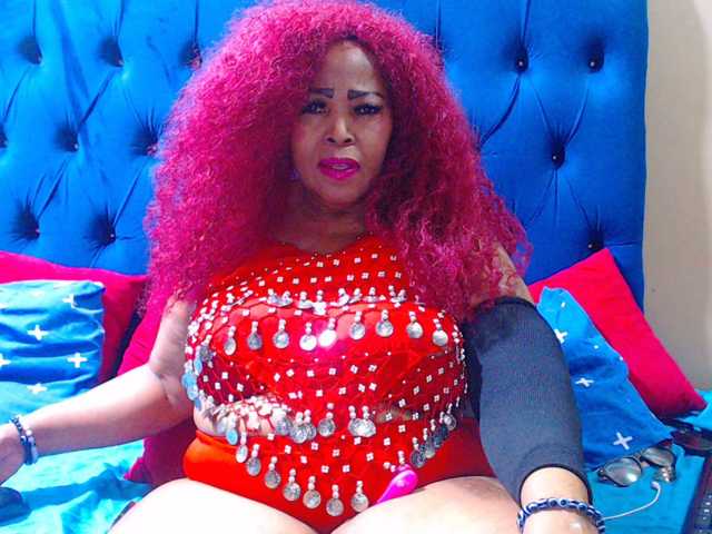 Ebonycandy10, en directo ahora en BongaCams