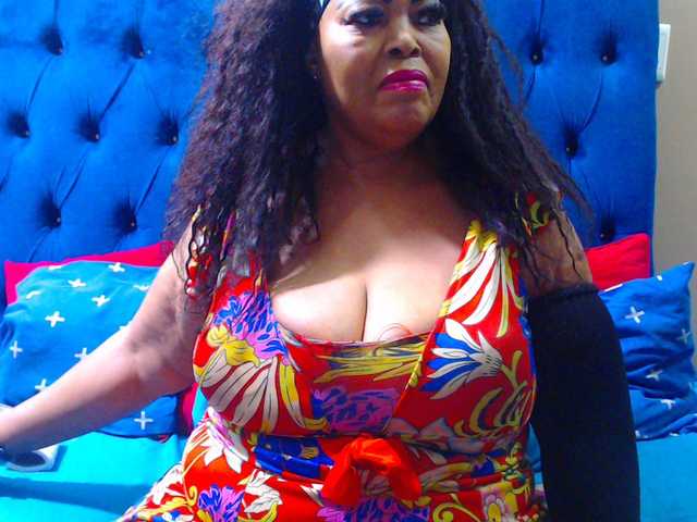 Ebonycandy10 live cam on BongaCams