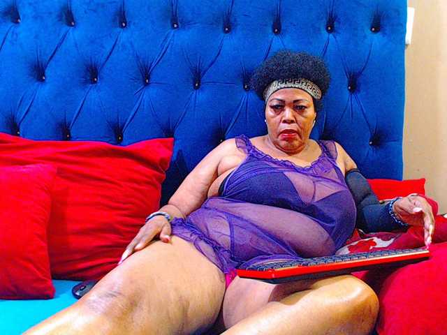 Ebonycandy10's BongaCams show and profile