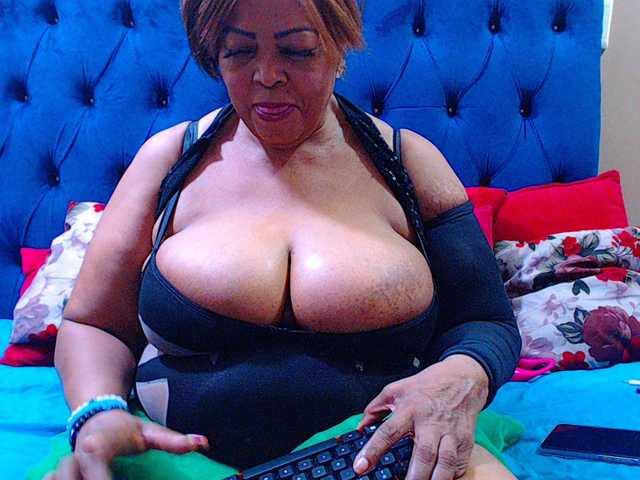 Ebonycandy10's BongaCams show and profile