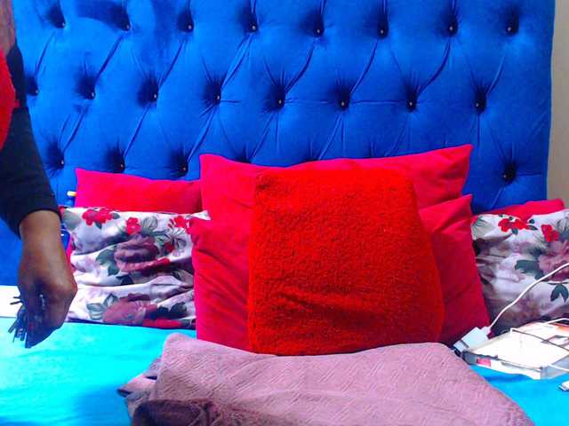 Ebonycandy10 — live female cam