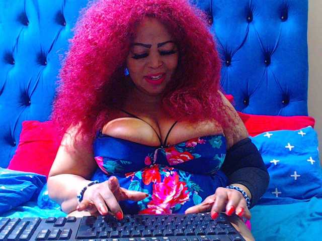 Ebonycandy10 live cam on BongaCams