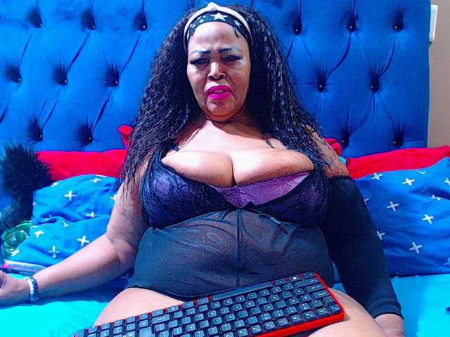 Ebonycandy10 live webcam show