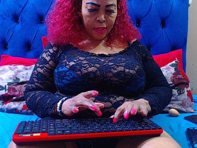 Ebonycandy10 live cam on BongaCams
