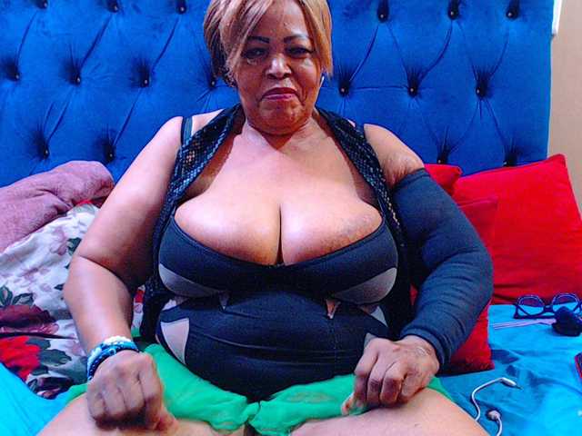 Ebonycandy10's BongaCams show and profile