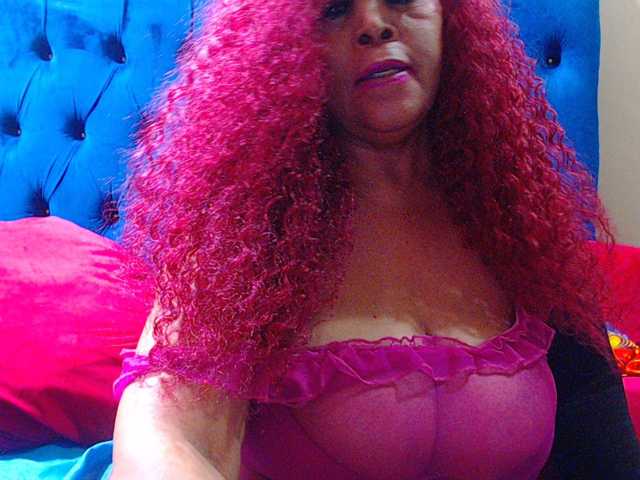 Ebonycandy10 live cam on BongaCams