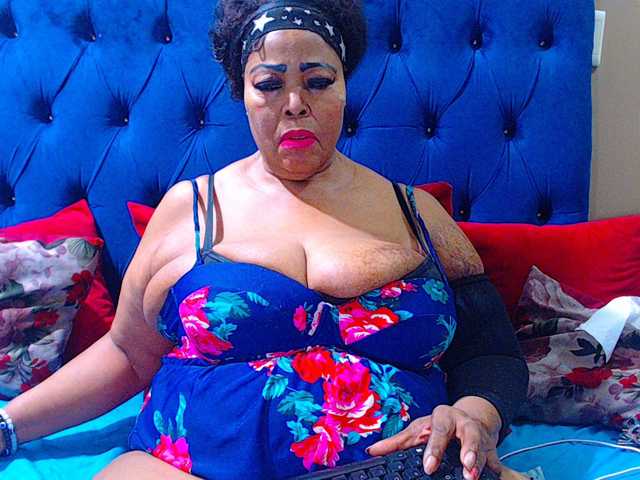 Ebonycandy10 live cam on BongaCams