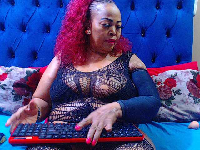 Ebonycandy10 live cam on BongaCams