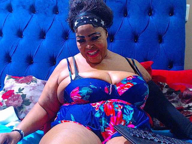 Ebonycandy10 live cam on BongaCams