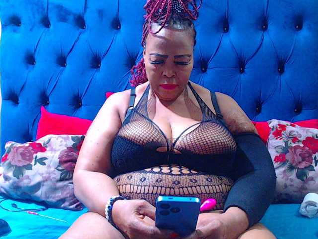 Ebonycandy10 live cam on BongaCams