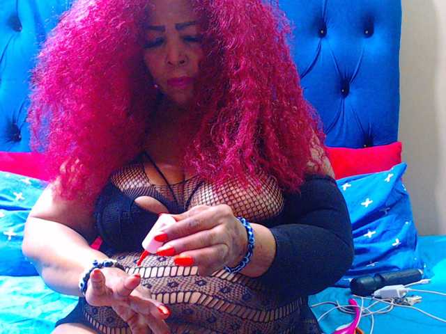 Ebonycandy10, en directo ahora en BongaCams