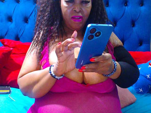 Ebonycandy10 live cam on BongaCams