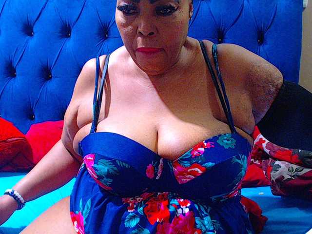 Ebonycandy10 live cam on BongaCams