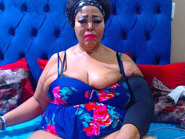 Ebonycandy10 live cam on BongaCams
