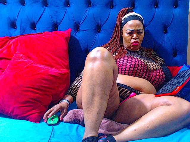 Ebonycandy10 live cam on BongaCams