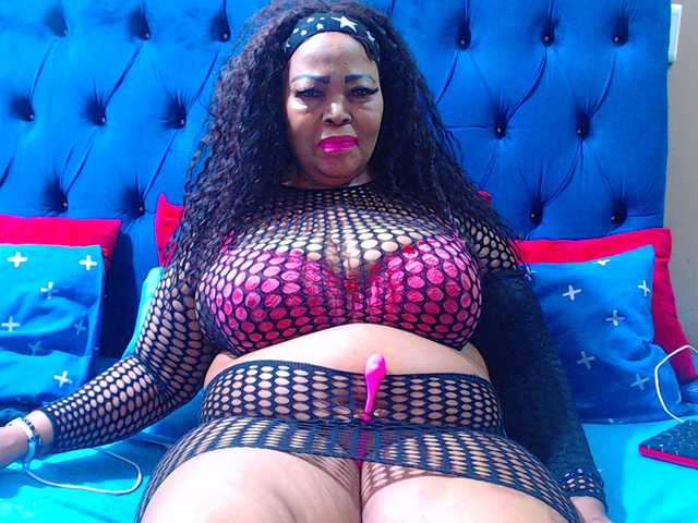 Ebonycandy10 live cam on BongaCams