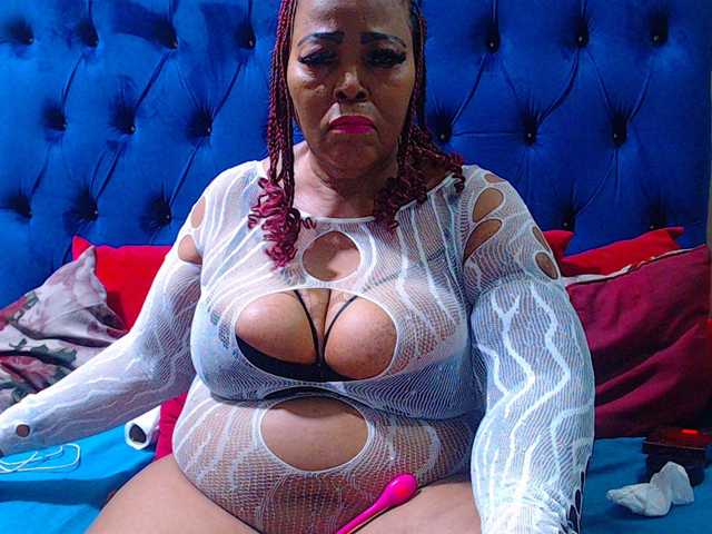 Ebonycandy10 live cam on BongaCams
