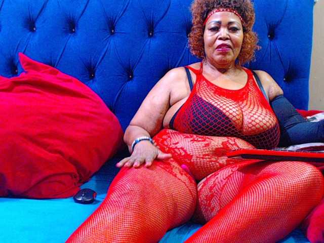 Ebonycandy10 vous attend pour discuter, flirter et plus sur bongacams