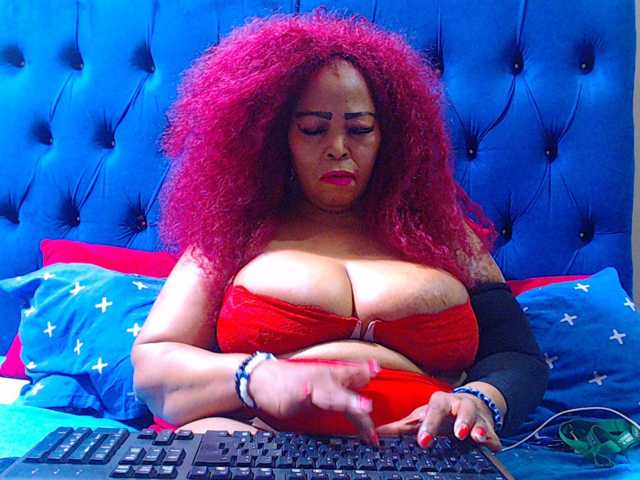 Ebonycandy10 live cam on BongaCams