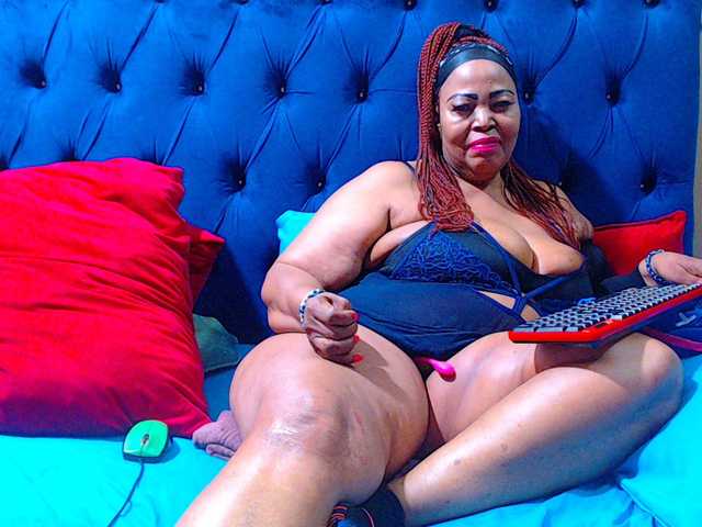 Ebonycandy10 live cam on BongaCams