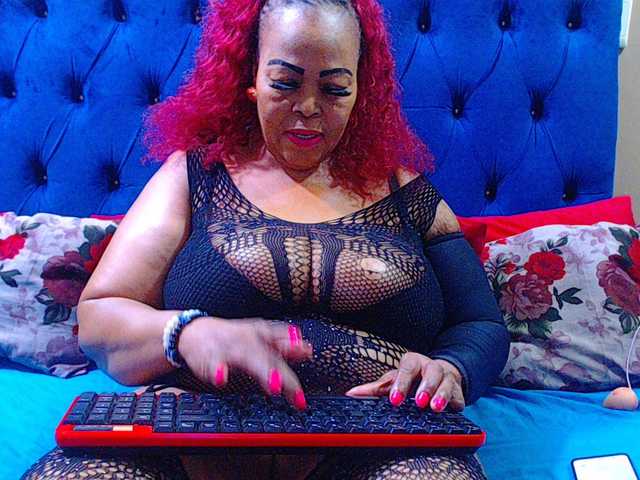 Ebonycandy10 live cam on BongaCams