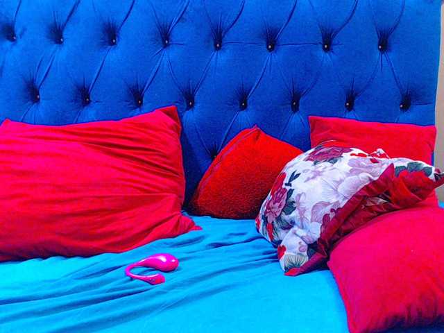 le modèle Ebonycandy10 est en webcam porno dans un show sur le site bongacams, il possède les tags suivants: Ebony,Redhead,Shaved