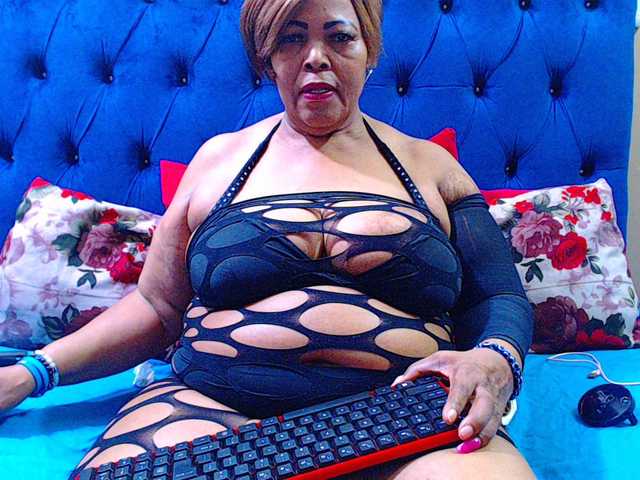 Ebonycandy10's BongaCams show and profile