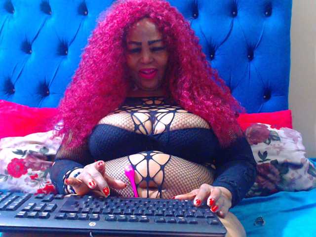 Ebonycandy10 live cam on BongaCams