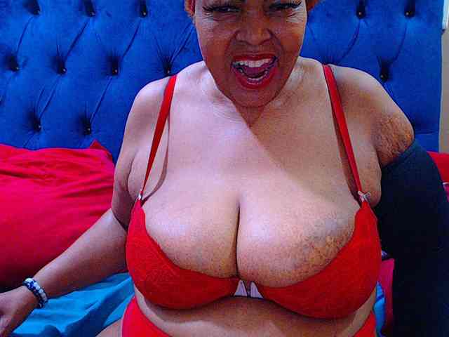 هذا النموذج مباشر الآن. Ebonycandy10