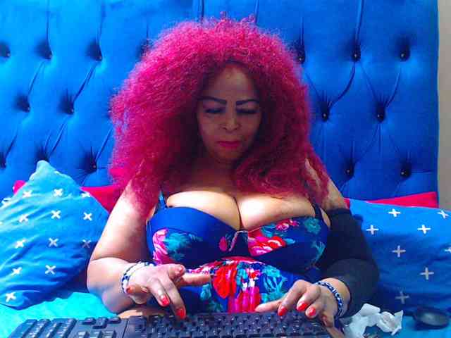 Ebonycandy10's cam show statistics and live stream
