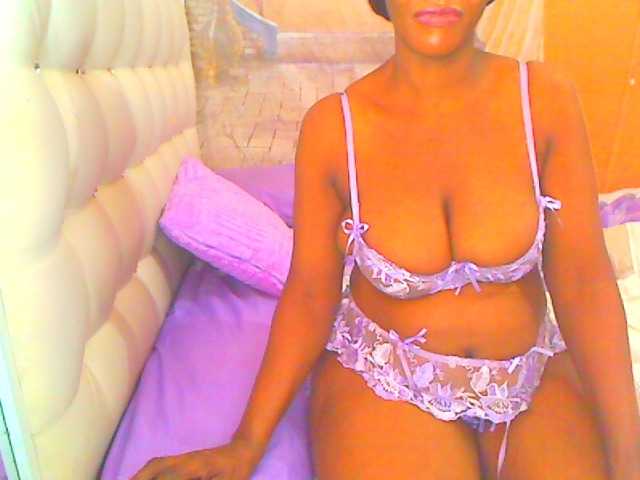 HOTLILLIE live cam on BongaCams