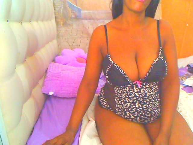 HOTLILLIE live cam on BongaCams