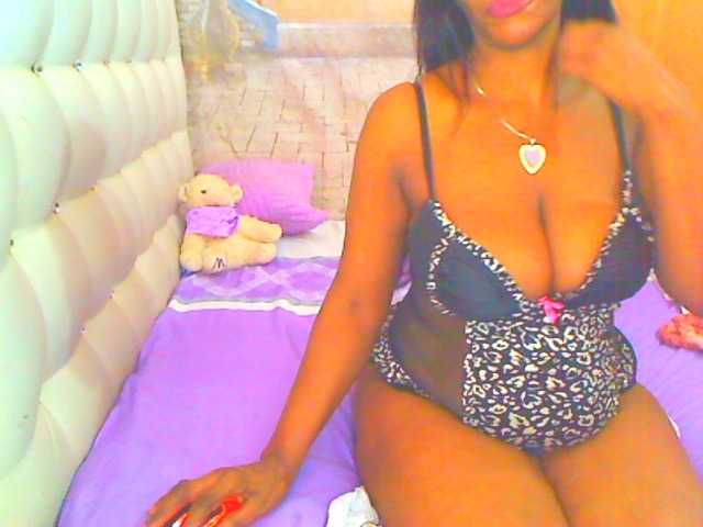 HOTLILLIE live cam preview