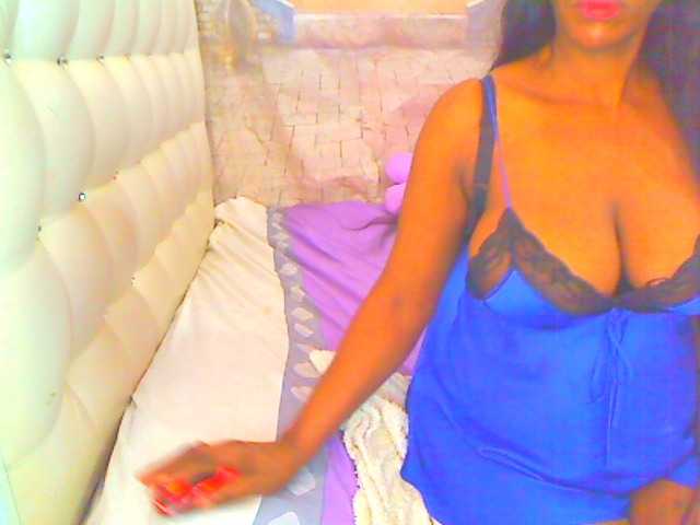 HOTLILLIE live cam preview