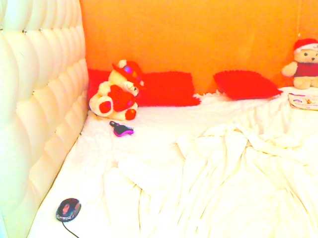 HOTLILLIE live cam preview