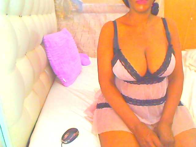 HOTLILLIE live cam on BongaCams
