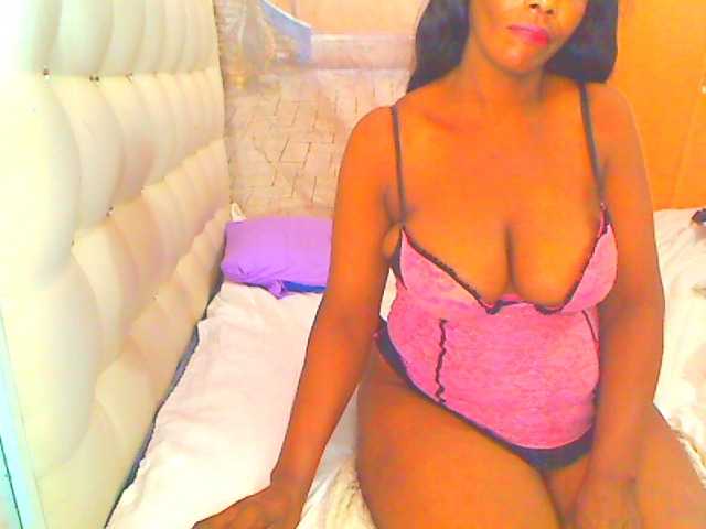 HOTLILLIE live cam on UnifiedCams