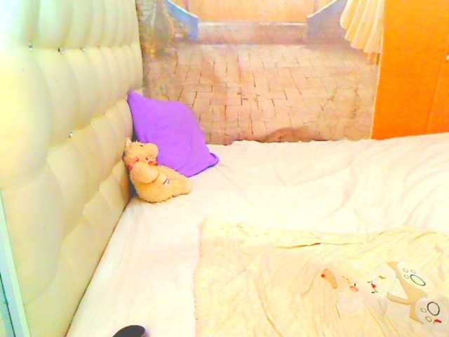 HOTLILLIE live cam on UnifiedCams