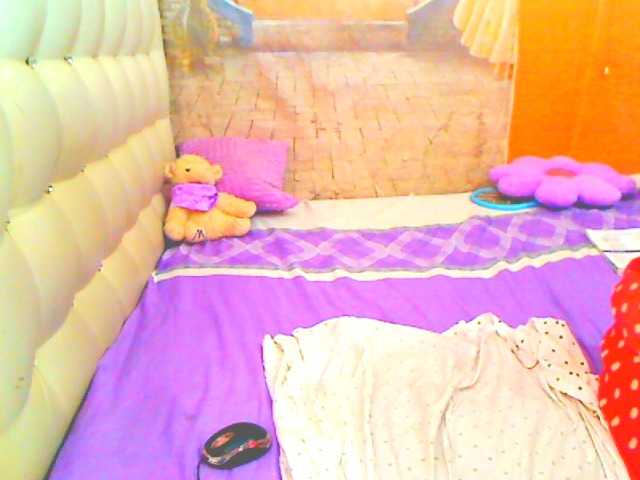 HOTLILLIE live cam preview
