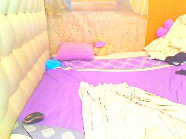 HOTLILLIE live cam preview