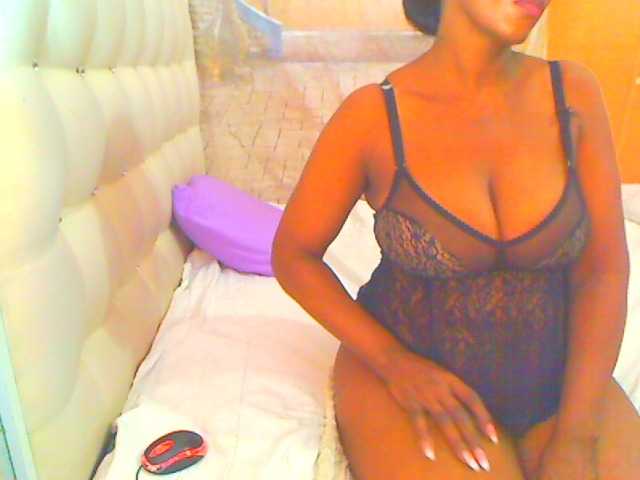 HOTLILLIE live cam on BongaCams