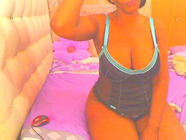 HOTLILLIE live cam preview