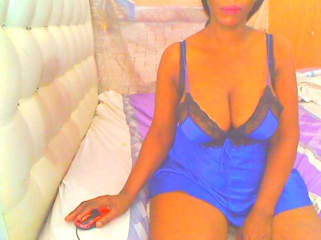 HOTLILLIE live cam preview