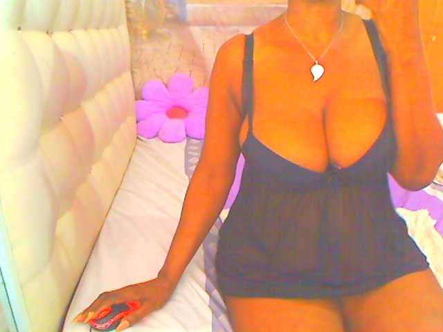 HOTLILLIE live cam on BongaCams