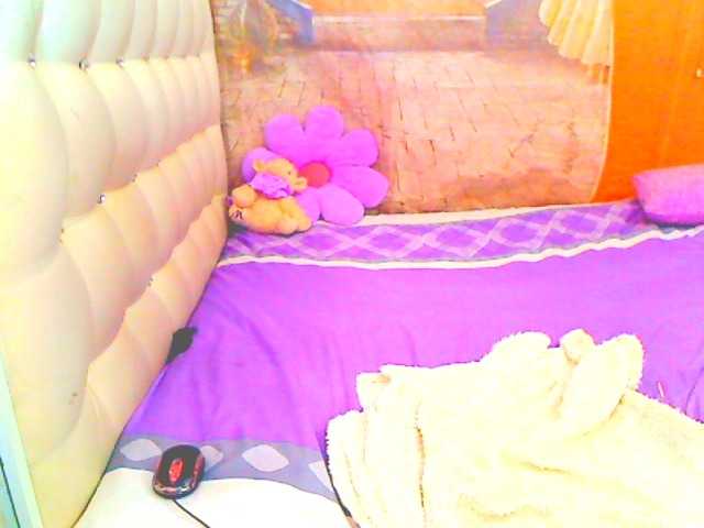 HOTLILLIE live cam preview
