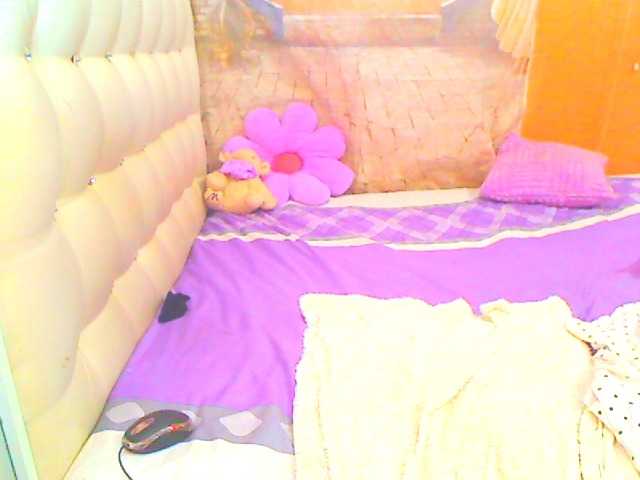 HOTLILLIE live cam preview