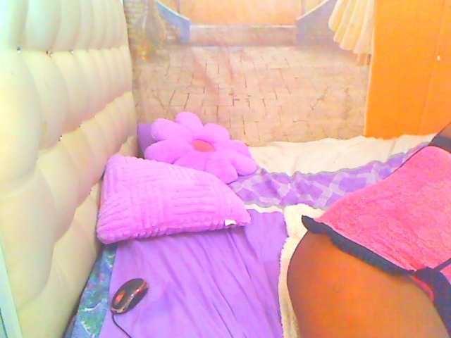 HOTLILLIE live cam on BongaCams