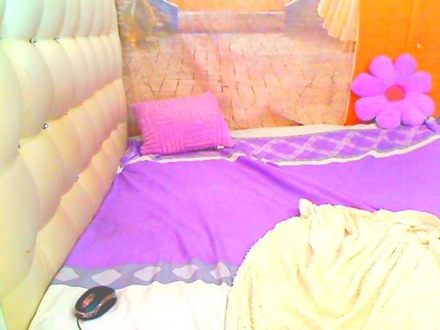 HOTLILLIE live cam preview