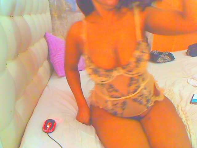 HOTLILLIE live cam preview