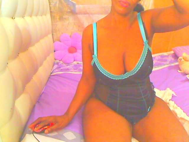 HOTLILLIE live cam preview